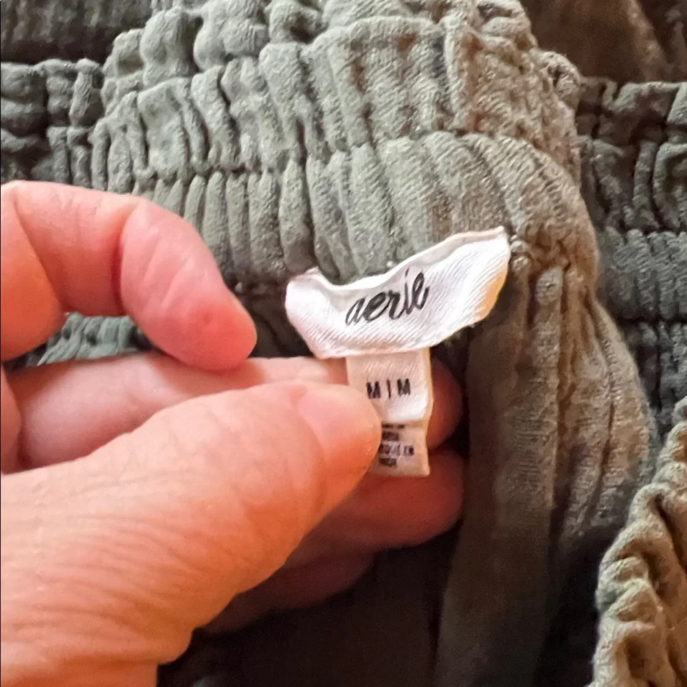 Aerie Olive Green crinkle gauze pants - Picture 2 of 5